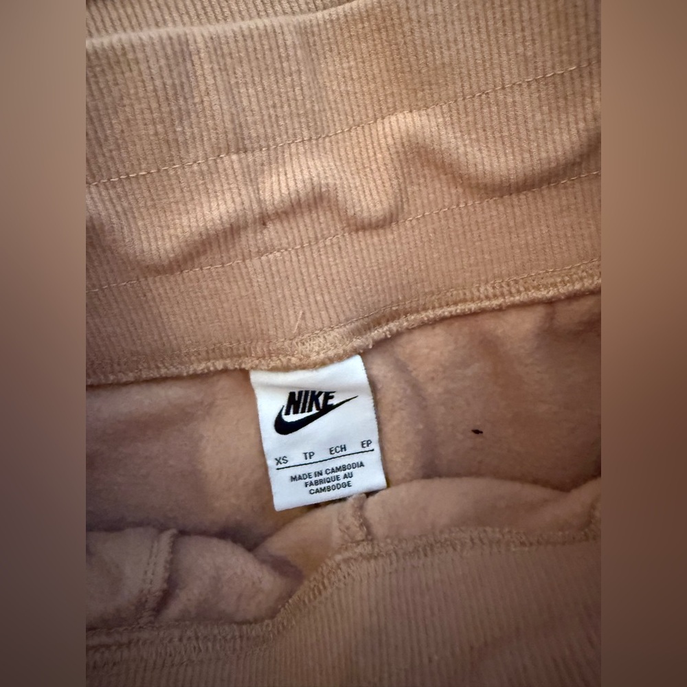 Nike Beige Hoodie and Joggers Set - Picture 6 of 6